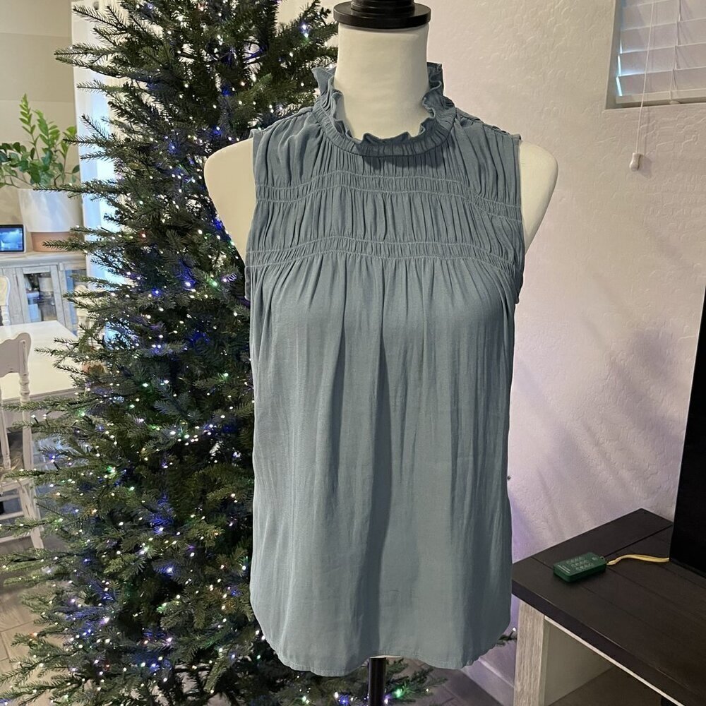 NORDSTROM TREASURE & BOND SMOCKED TOP WITH RUFFLE COLLAR IN BLUE